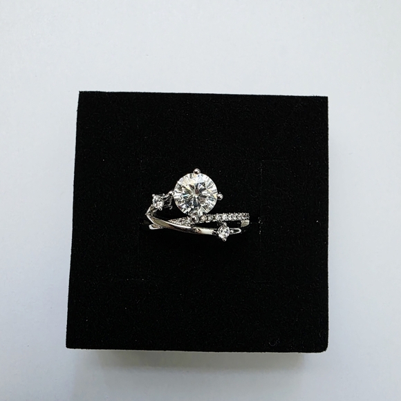 Engagement Ring 1CT Size 6 Moissanite - Picture 2 of 8